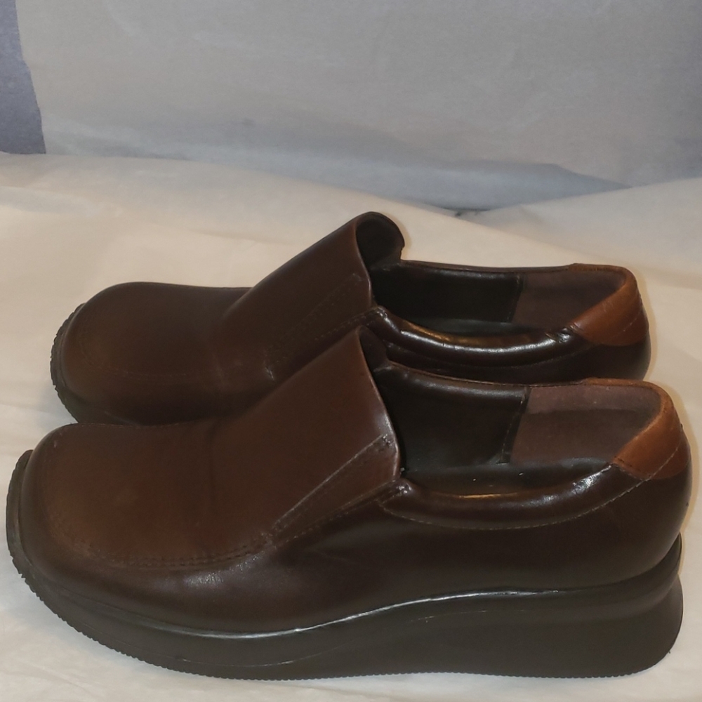 Shoes - Picture 4 of 5